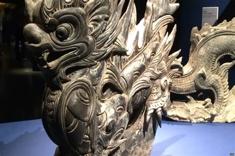  Foundations of Vietnamese Sculptural Traditions: Unveiling Timeless Aesthetics Through Stone and Bronze - A Journey into Artistic Heritage